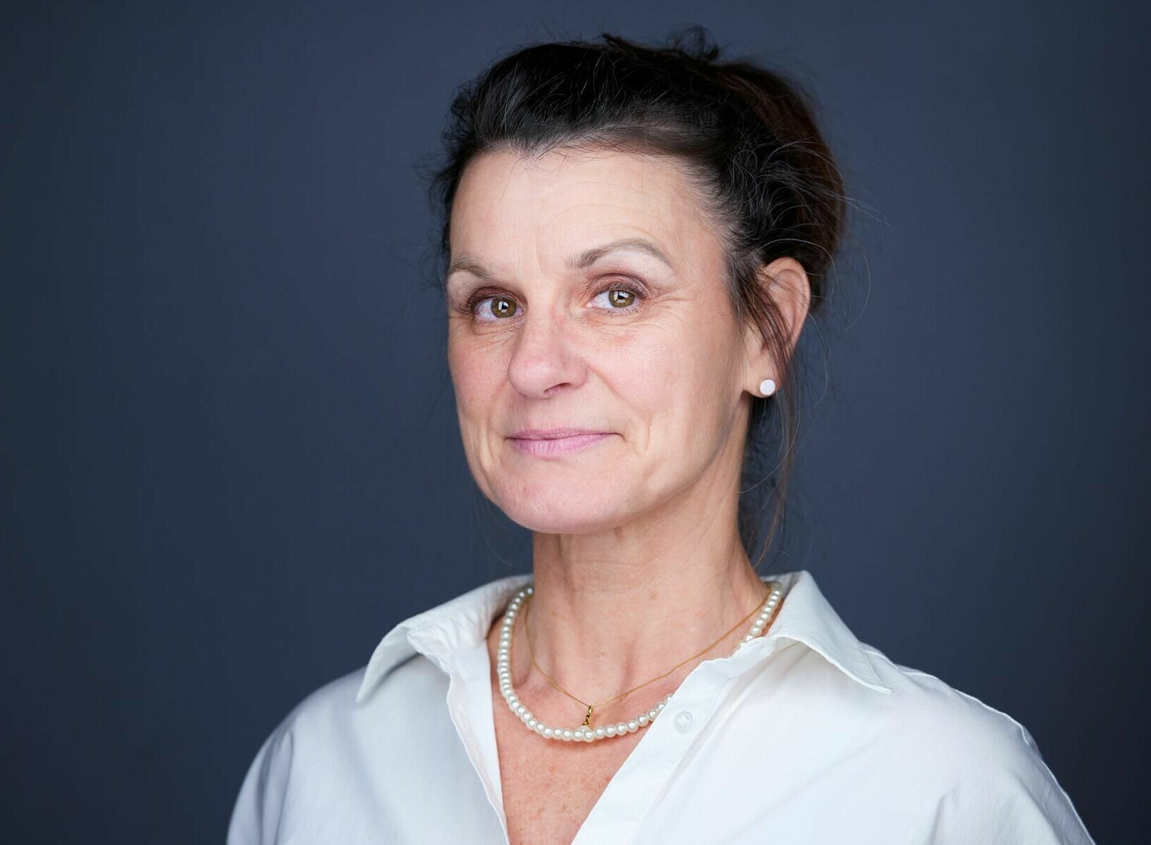 A head shot of Rosie Gray